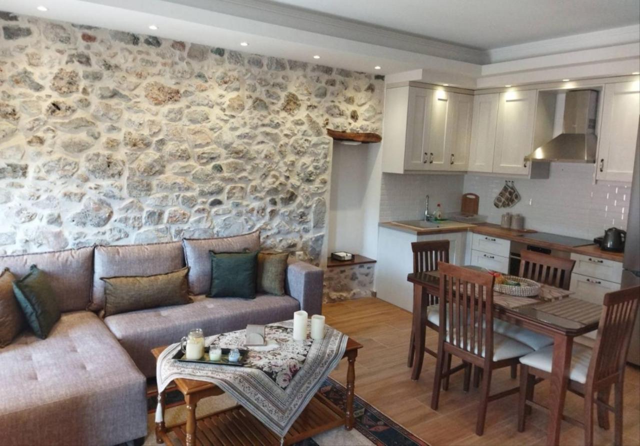Tsolakis Luxury House Villa เลโอนีดีออน ภายนอก รูปภาพ